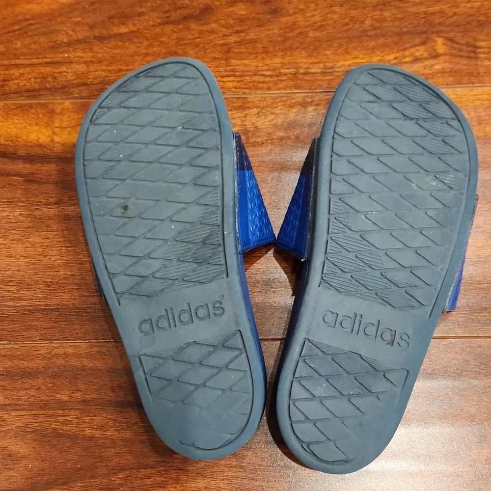Adidas Boys Slides Size 4